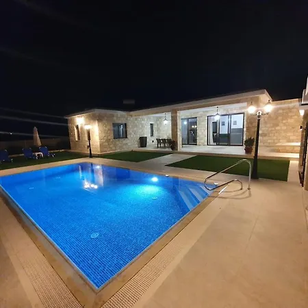 Yermanina Villa
