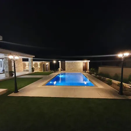 Yermanina Villa